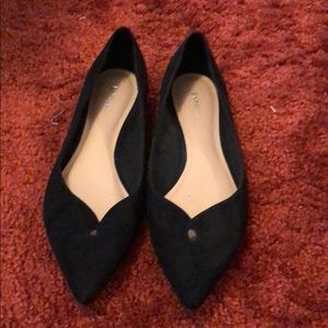 Pointed Black Flats
